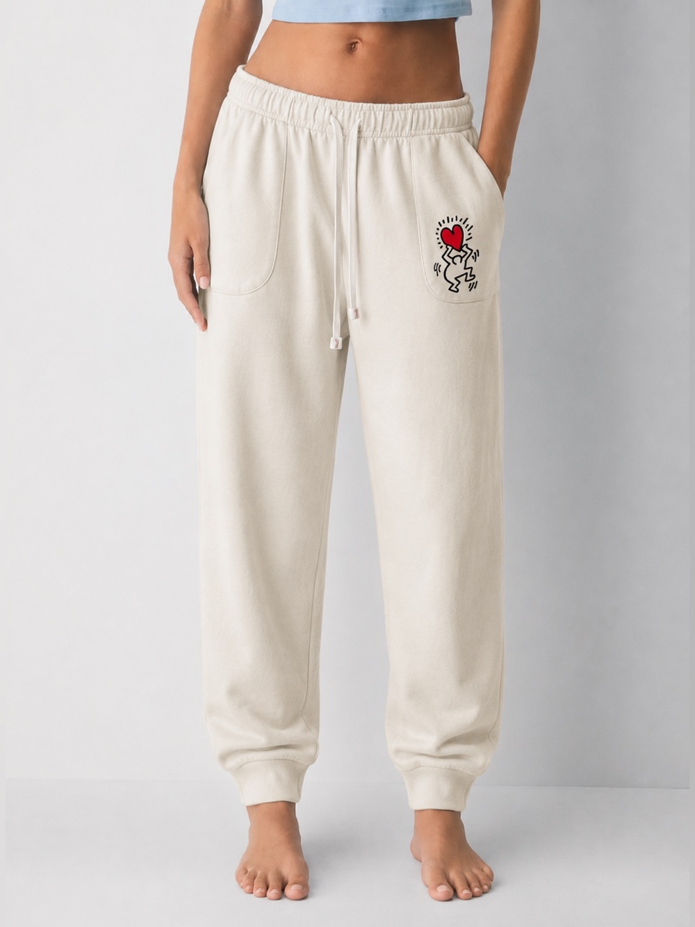 Keith Haring Graphic Heart Joggers Cream Sweatpants Size M NWOT Artist Collab